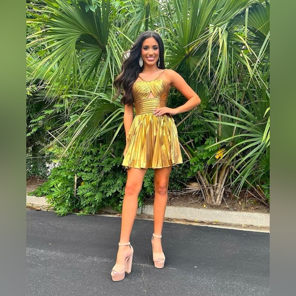 Metallic/Gold party dress - Picture 5 of 7